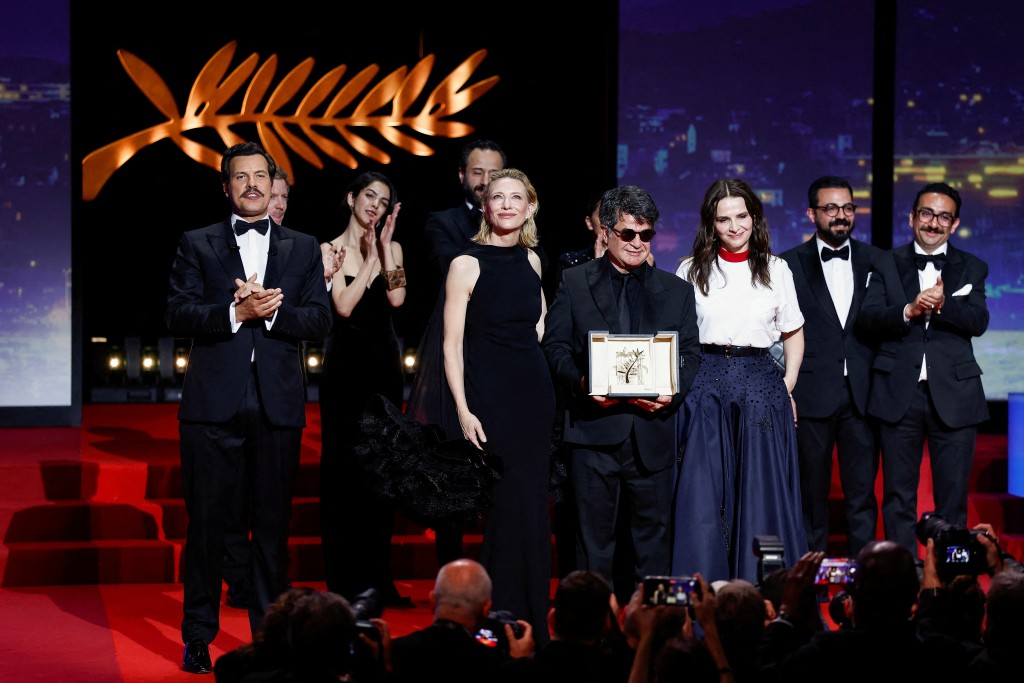 Director Jafar Panahi, Palme d'Or award winner for the film "Un simple accident" (It Was Just an Accident), poses with award next to a team of the film, Juliette Binoche, Jury President of the 78th Cannes Film Festival, Cate Blanchett and Master of ceremony Laurent Lafitte , during the closing ceremony. (Reuters)