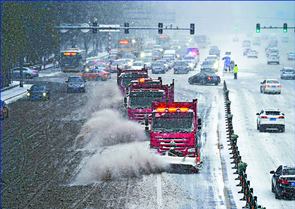 Snow-clearing vehicles are deployed in Harbin. REUTERS Snow-clearing vehicles are deployed in Harbin. REUTERS