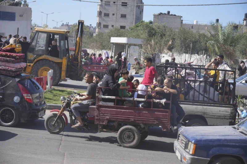Palestinians flee to the southern Gaza Strip after the Israeli army issued an evacuation warning to a population of over 1 million in northern Gaza and Gaza City to seek refuge in the south ahead of a possible Israeli ground invasion, Friday, Oct. 13, 2023. (AP Photo/Hatem Moussa) Palestinians flee to the southern Gaza Strip after the Israeli army issued an evacuation warning to a population of over 1 million in northern Gaza and Gaza City to seek refuge in the south ahead of a possible Israeli ground invasion, Friday, Oct. 13, 2023. (AP Photo/Hatem Moussa)