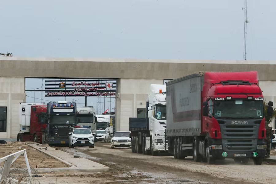 Vehicles drive at the Shalamcha border crossing between Iraq and Iran, in Basra, Iraq, March 24, 2026. REUTERS/Essam al-Sudani/File Photo