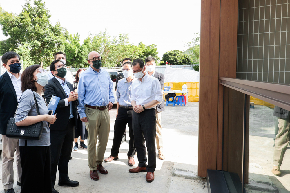 The Secretary for Development Bernadette Linn visited the prototype of the Tonkin Street Redevelopment Project, the first private residential project in Hong Kong by a private developer to adopt MiC technique.