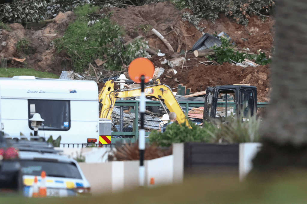 A digger at the scene of a landslide triggered by heavy rains, in Mount Maunganui, New Zealand, January 23, 2026. REUTERS/Aaron Gillions