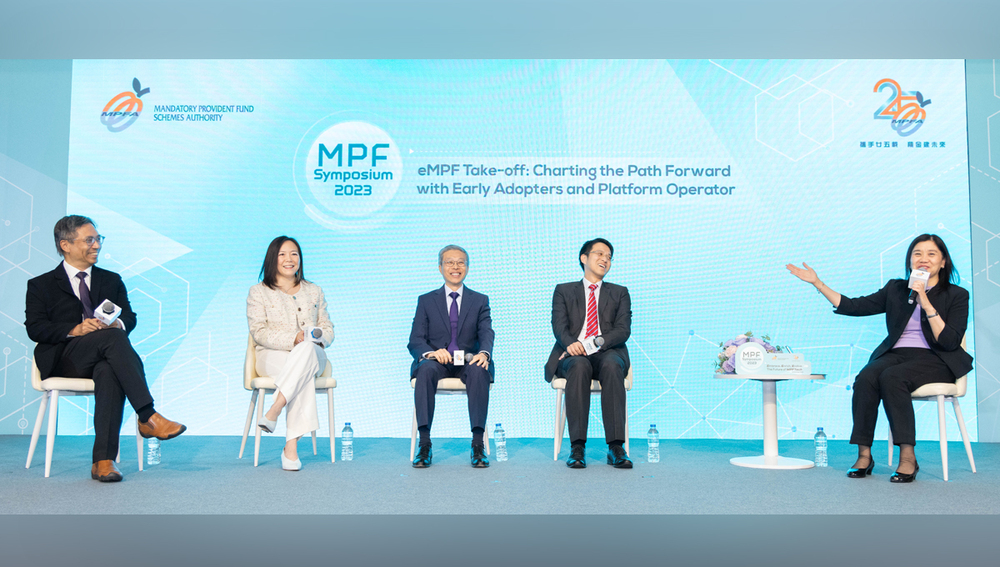 (From left to right)  eMPF Platform Company Chief Executive Officer Mr Eric Lui; Bank of Communications Trustee Executive Director Ms Zana Lau; China Life Trustees Chief Executive Director Mr Thomas Tam;  YF Life Trustees Chief Executive Officer Mr Alvin Tse; and MPFA Chief Operating Officer and Executive Director Ms Cynthia Hui.