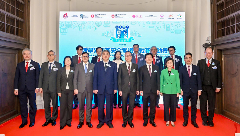 Officiating guests, the head from Shine Tak and guests posed a photo.