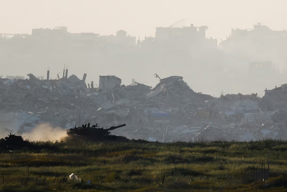 A tank manoeuvres inside Gaza, as seen from Israel's border with Gaza, Israel March 19, 2025. REUTERS/Amir Cohen/File Photo A tank manoeuvres inside Gaza, as seen from Israel's border with Gaza, Israel March 19, 2025. REUTERS/Amir Cohen/File Photo
