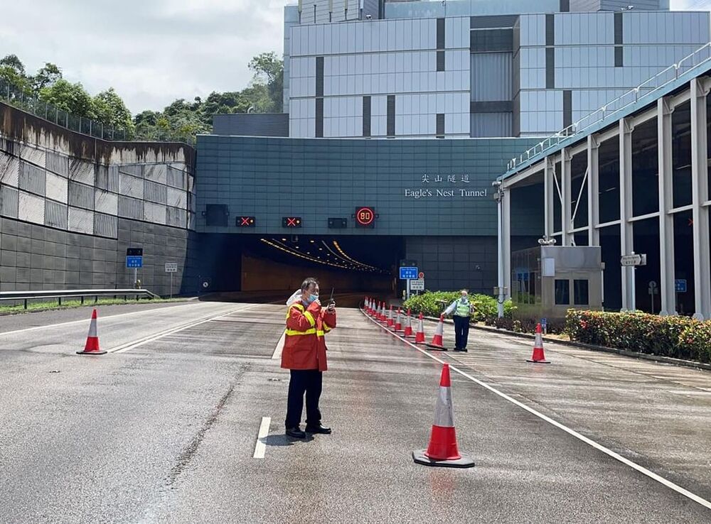 Shatin-bound Traffic in Eagle's Nest Tunnel is at a standstill after a vehicle burst into flames inside the tunnel this morning. Shatin-bound Traffic in Eagle's Nest Tunnel is at a standstill after a vehicle burst into flames inside the tunnel this morning.