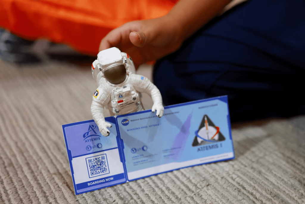David plays with a toy astronaut as he and other children gather at La Rodadora museum to watch a live broadcast of the launch of NASA's Artemis II mission to fly by the moon, during an event organized by the U.S. Consulate General in Mexico, in Ciudad Juarez, Mexico, April 1, 2026. REUTERS/Jose Luis Gonzalez 