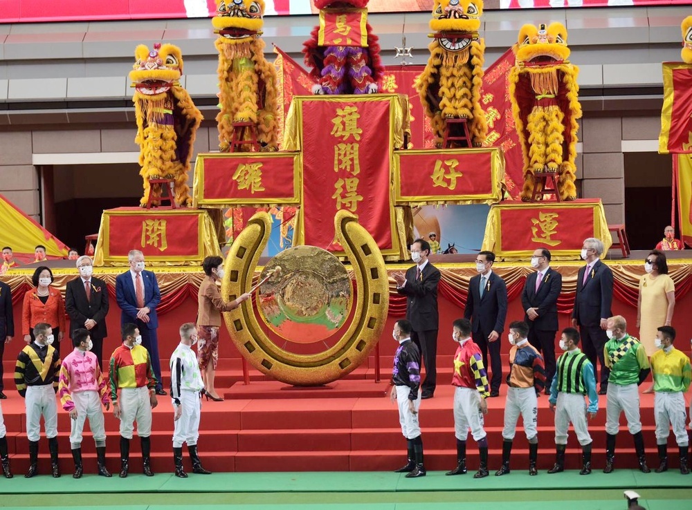 Carrie Lam Cheng Yuet-ngor, accompanied by Jockey Club chairman Philip Chen Nan-lok, officiated at the eye-dotting ceremony. Carrie Lam Cheng Yuet-ngor, accompanied by Jockey Club chairman Philip Chen Nan-lok, officiated at the eye-dotting ceremony.