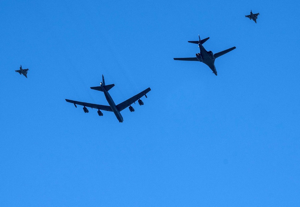 A B-1B Lancer (R) and a B-52 Stratofortress. (AFP) A B-1B Lancer (R) and a B-52 Stratofortress. (AFP)