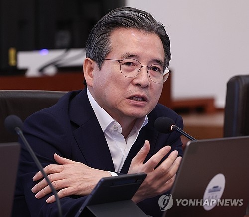 Presidential chief of staff for policy Kim Yong-beom (Pool photo) (Yonhap)
