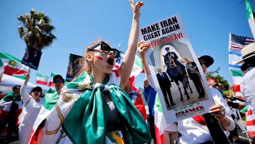 FIFA World Cup 2026 - Group G - Iran v New Zealand - Los Angeles Stadium, Inglewood, California, U.S. - June 15, 2026 Protesters with Iran flags and banners of Iranian political activist Reza Pahlavi outside the stadium REUTERS/Mike Blake