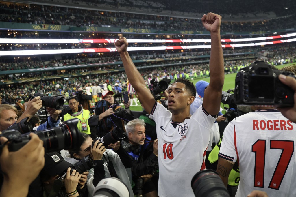 England's midfielder #10 Jude Bellingham celebrates with fans after winning the 2026 World Cup round of 16 football match between Mexico and England at the Mexico City Stadium in Mexico City on July 5, 2026. (AFP)
