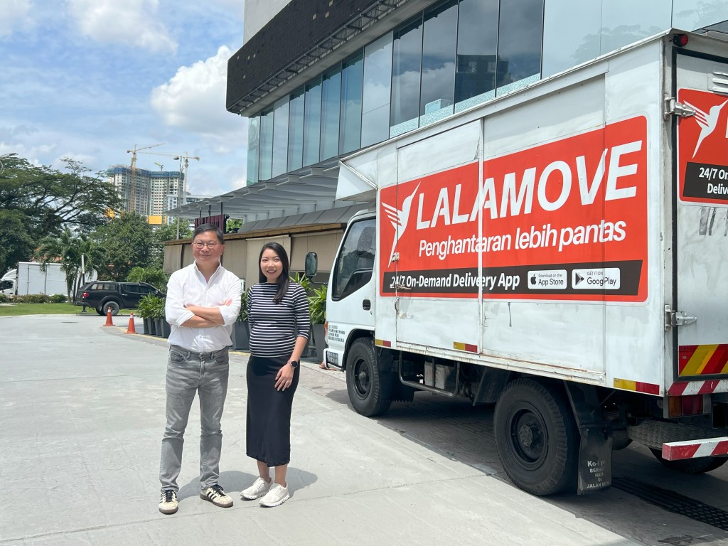 (sing tao) Lalamove chief operating officer Paul Loo (left) said Innovation and technology are "worth pursuing" in Hong Kong.