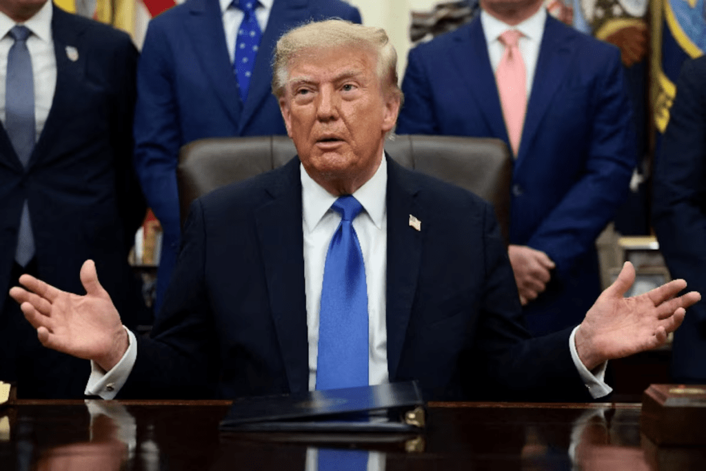 U.S. President Donald Trump speaks during a meeting with travel executives in the Oval Office at the White House in Washington, D.C., U.S., September 2, 2026. REUTERS/Evelyn Hockstein/File Photo