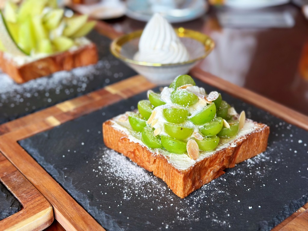 Grape toast. (HK$188)