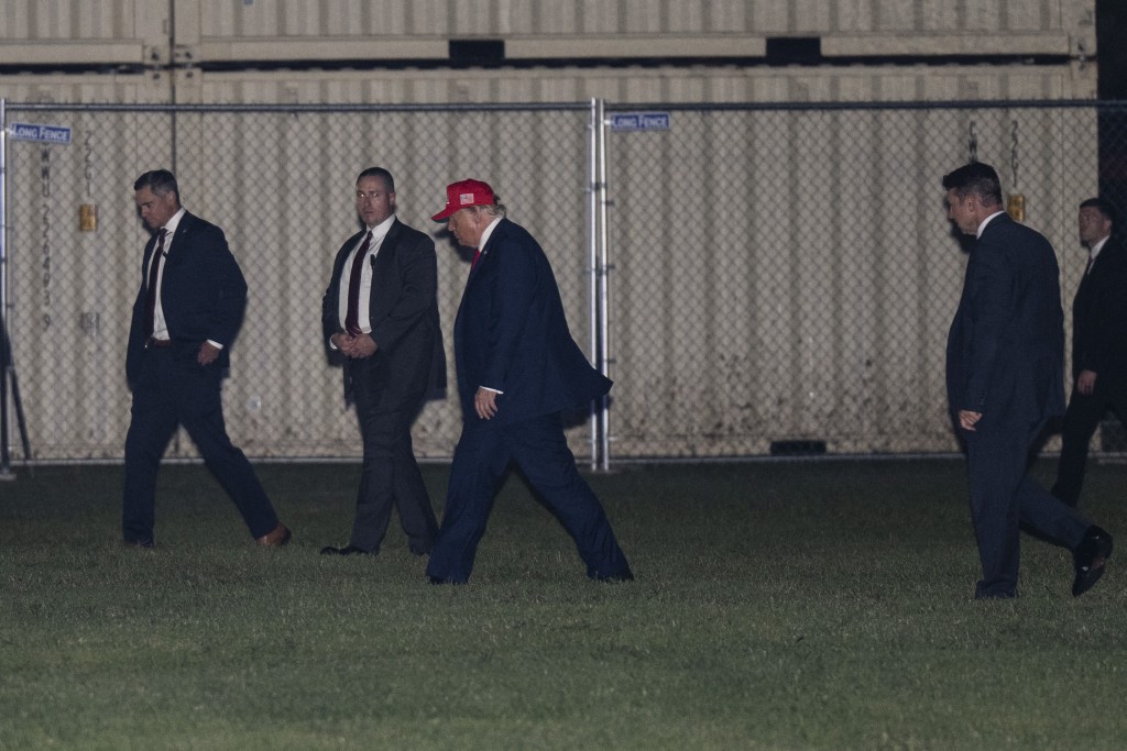 U.S. President Donald Trump, surrounded by Secret Service agents, walks to his motorcade after landing aboard Marine One at the Elipse near the White House on September 16, 2026 in Washington, DC. Trump spent the afternoon campaigning for the midterms in North Carolina before returning to the White House. Roberto Schmidt/Getty Images/AFP