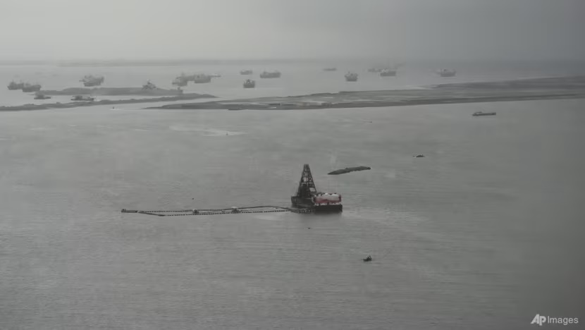 Barges are seen in the rain in Manila Bay, Philippines, on Aug 2, 2023. A tanker carrying industrial fuel capsized early on Jul 25, 2024, off the Philippines. (File photo: AP/Aaron Favila) Barges are seen in the rain in Manila Bay, Philippines, on Aug 2, 2023. A tanker carrying industrial fuel capsized early on Jul 25, 2024, off the Philippines. (File photo: AP/Aaron Favila)