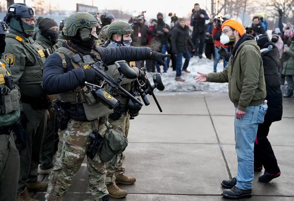 A federal agent gestures towards a demonstrator at a protest against the fatal shooting of Renee Nicole Good by a U.S. Immigration and Customs Enforcement (ICE) agent, during a rally against increased immigration enforcement across the city outside the Whipple Building in Minneapolis, Minnesota, U.S., January 8, 2026. (REUTERS/Tim Evans)