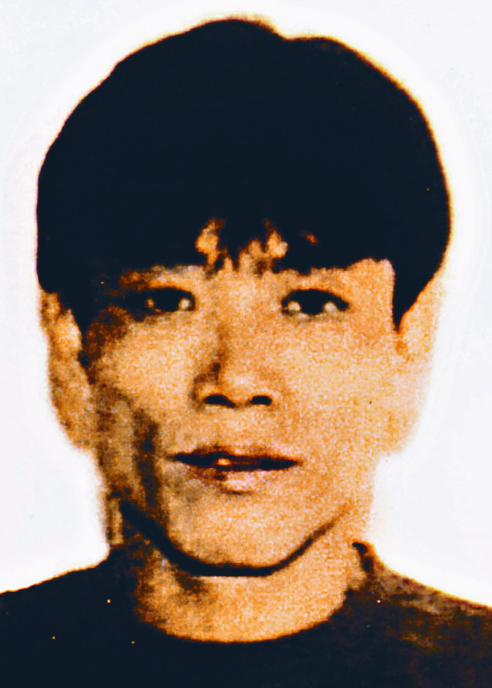 Security was tight at the Court of Appeal as Kwai Ping-hung appeared in 2007. Inset, some of the weapons used by Kwai during his robberies. Sing Tao Security was tight at the Court of Appeal as Kwai Ping-hung appeared in 2007. Inset, some of the weapons used by Kwai during his robberies. Sing Tao