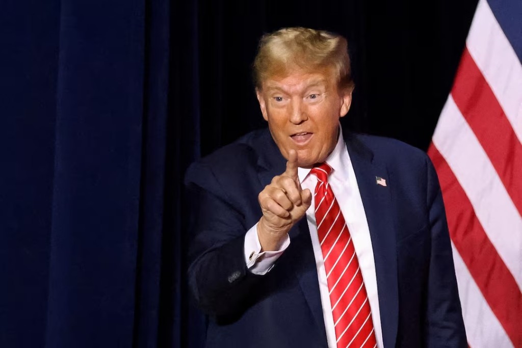  Republican presidential candidate and former U.S. President Donald Trump gestures to supporters during a campaign rally at the Forum River Center in Rome, Georgia, U.S. March 9, 2024. REUTERS/Alyssa Pointer/File Photo 