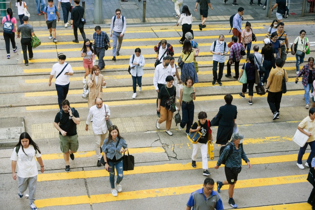 Both the number of registered employers and employees had shown declines recently. SING TAO