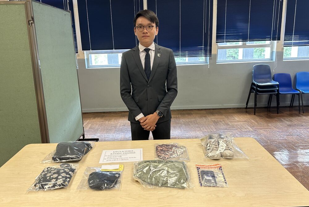 Tang Chi-shing displays evidence against the woman who allegedly took obscene photographs of herself at Kwun Tong Promenade. Tang Chi-shing displays evidence against the woman who allegedly took obscene photographs of herself at Kwun Tong Promenade.