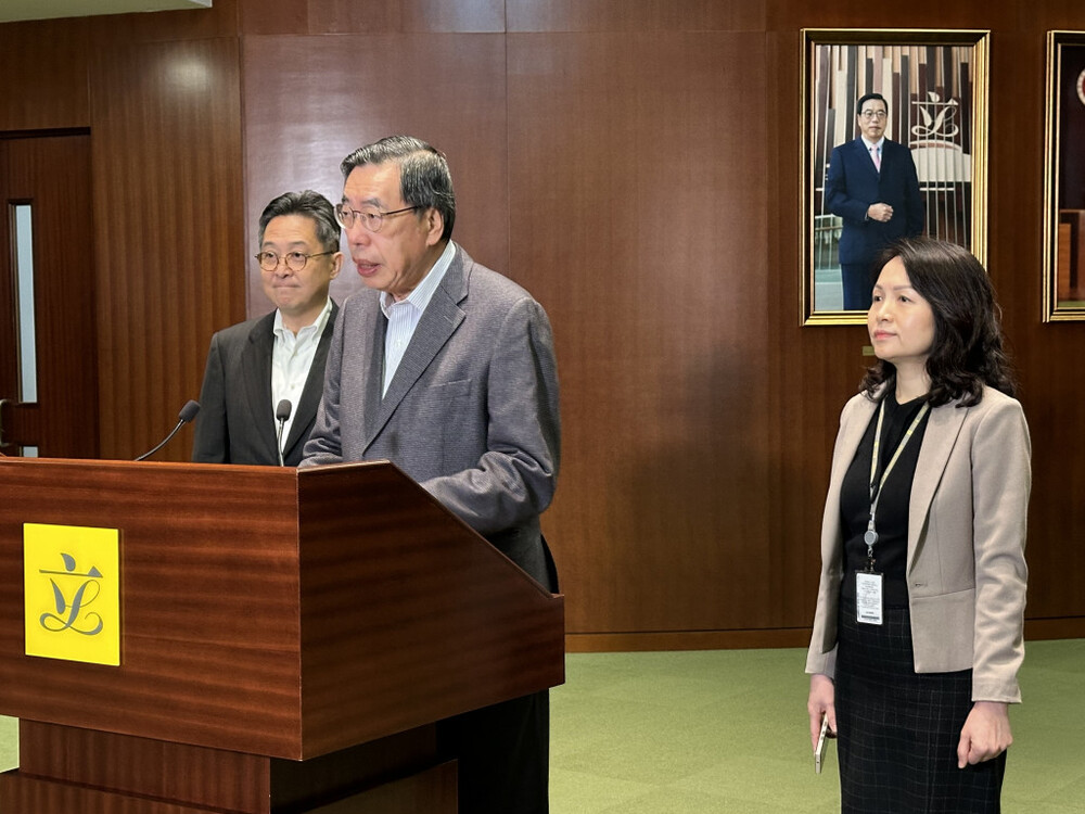 LegCo president Andrew Leung Kwan-yuen (middle) announced on Monday that Dora Wai (right), serving Deputy Secretary General of the Legislative Council Secretariat, had been appointed to succeed Kenneth Chen Wei-on (left) as Secretary General of the LegCo Secretariat. LegCo president Andrew Leung Kwan-yuen (middle) announced on Monday that Dora Wai (right), serving Deputy Secretary General of the Legislative Council Secretariat, had been appointed to succeed Kenneth Chen Wei-on (left) as Secretary General of the LegCo Secretariat.