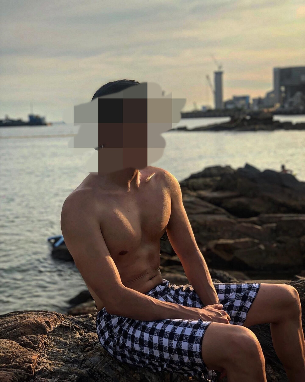 The arrested police officer surnamed Luk. Photo on the internet. 