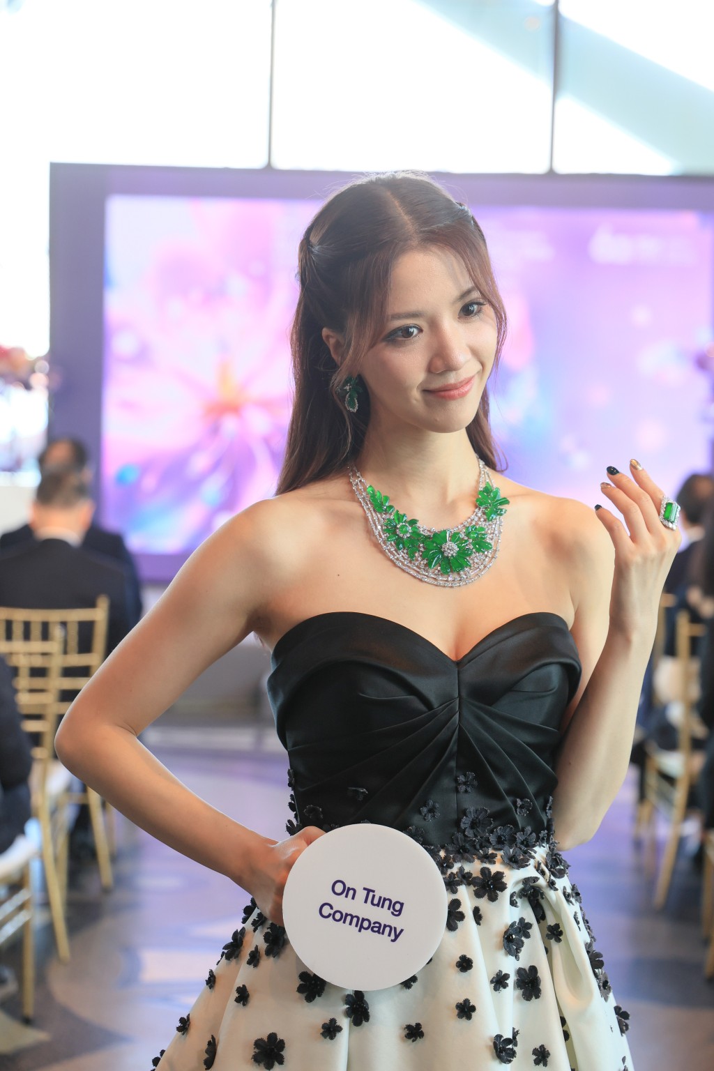 Hera Chan Hiu-wa showcasing the jewellery set valued at HK$8 million.