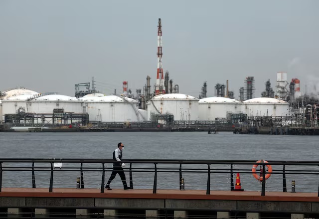 An oil refinery in the Keihin Industrial Zone in Kawasaki, south of Tokyo, Japan March 17, 2026. REUTERS/Issei Kato