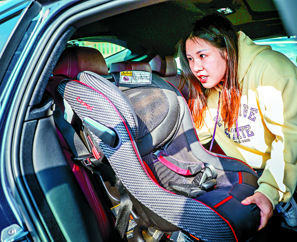 Exemptions may apply for drivers who reasonably believe that a child passenger who is at least 1.35 meters tall does not require a restraining device. SING TAO Exemptions may apply for drivers who reasonably believe that a child passenger who is at least 1.35 meters tall does not require a restraining device. SING TAO