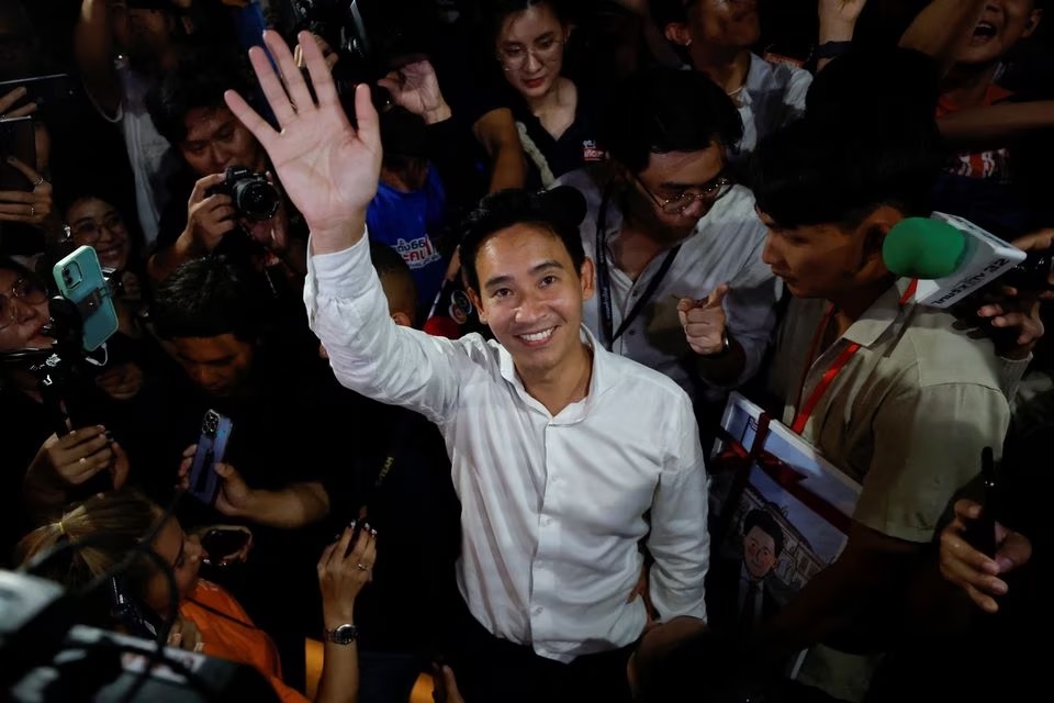 Move Forward Party leader and prime ministerial candidate, Pita Limjaroenrat, waves to the crowd during the general election in Bangkok, Thailand, May 14, 2023. (REUTERS/Jorge Silva) Move Forward Party leader and prime ministerial candidate, Pita Limjaroenrat, waves to the crowd during the general election in Bangkok, Thailand, May 14, 2023. (REUTERS/Jorge Silva)
