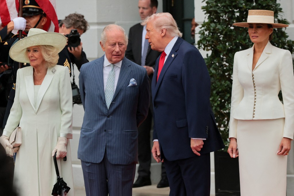 U.S. President Donald Trump and first lady Melania Trump greet Britain's King Charles and Queen Camilla during an arrival ceremony on the South Lawn of the White House in Washington, D.C., U.S., April 28, 2026. (Reuters)