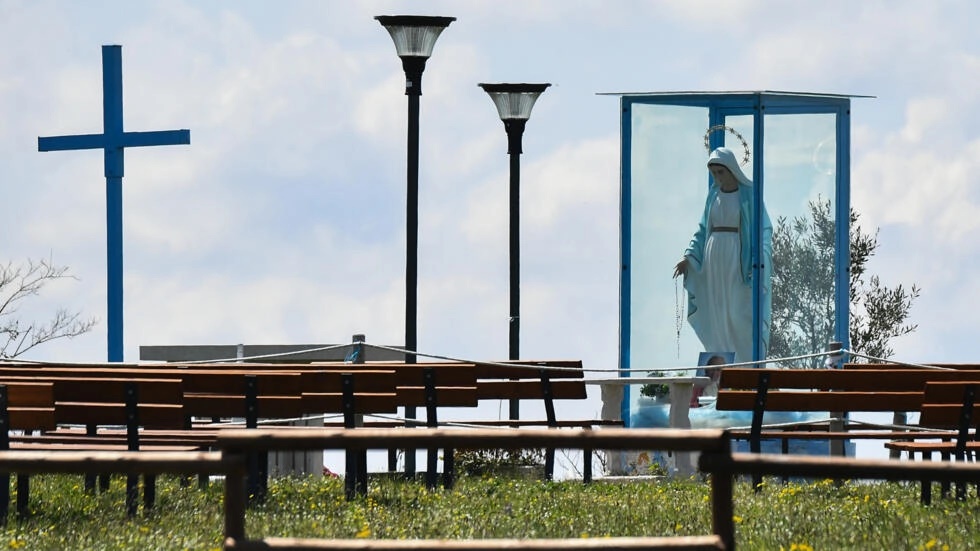 The hilltop at Trevignano near Rome where pilgrims gather once a month to pray for miracles © - / AFP The hilltop at Trevignano near Rome where pilgrims gather once a month to pray for miracles © - / AFP