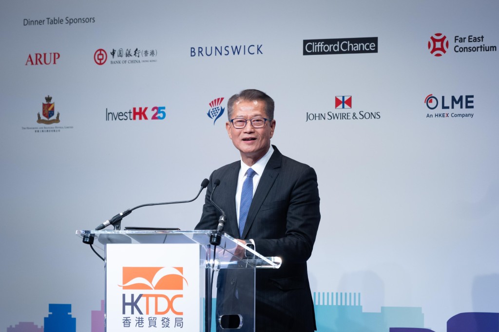 Financial Secretary Paul Chan Mo-po began his visit to London on Tuesday. (Source:HKGIS)