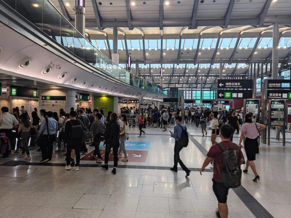 MTR services on the East Rail Line were disrupted during the morning peak hours on Tuesday after there was an equipment fault on a train near Admiralty Station. (File photo) MTR services on the East Rail Line were disrupted during the morning peak hours on Tuesday after there was an equipment fault on a train near Admiralty Station. (File photo)
