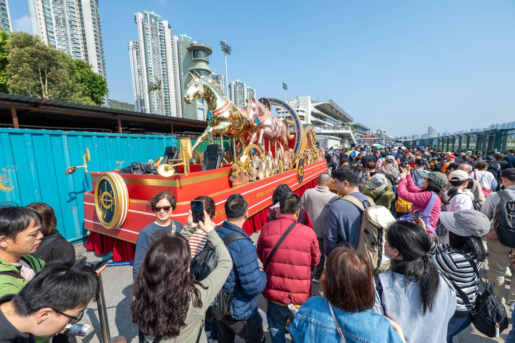 The Club’s float from the International Chinese New Year Night Parade was a popular photo spot. (HKJC)