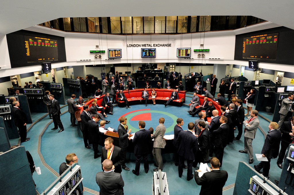  Traders and clerks work at the London Metal Exchange (LME) in London, July 22, 2011. REUTERS/Paul Hackett
