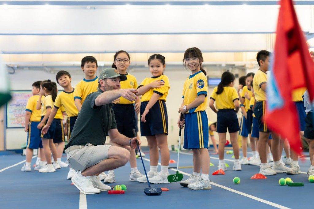 Elite international golfers visited a primary school to interact with students and inspire interest in golf through the Jockey Club Community Golf Programme.