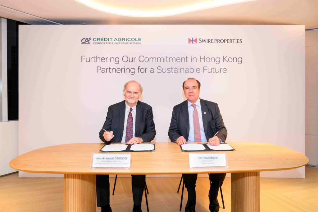 Tim Blackburn, Chief Executive of Swire Properties (right), and Jean-Francois Deroche, Senior Regional Officer for Asia-Pacific at Crédit Agricole CIB (left).
