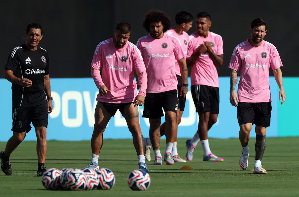 Soccer Football - FIFA Club World Cup - Inter Miami CF Training - Inter Miami CF Training Centre, Fort Lauderdale, Florida, U.S. - June 22, 2025 Inter Miami CF's Marcelo Weigandt, Maximiliano Falcon and Lionel Messi during training REUTERS/Hannah Mckay