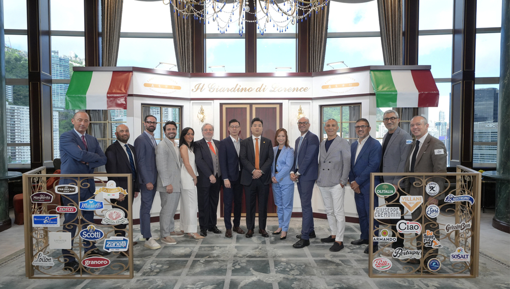 Managers of Lorence & Co. and representatives of the nine leading Italian food and grocery distributors. Managers of Lorence & Co. and representatives of the nine leading Italian food and grocery distributors.
