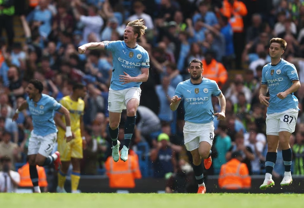 Manchester City's Kevin De Bruyne celebrates scoring their first goal. (Reuters)