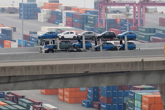 A car carrier transporting vehicles made by South Korea's automaker Kia Motors which is a sister company of South Korea’s biggest automaker company Hyundai Motors, travels near Pyeongtaek port in Pyeongtaek, South Korea, April 2, 2025. REUTERS/Kim Hong-Ji