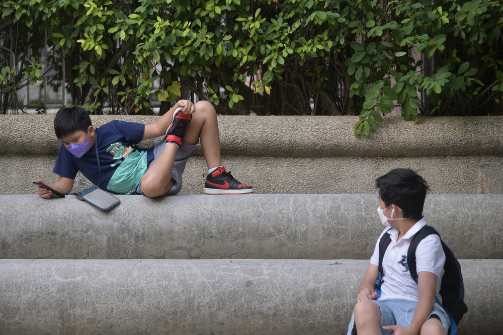 Nearly 32 percent of students play five hours a day, according to the study. SING TAO Nearly 32 percent of students play five hours a day, according to the study. SING TAO