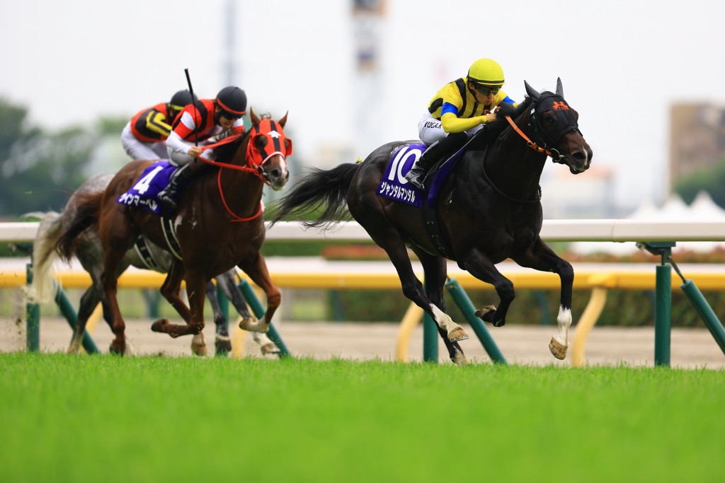 Jantar Mantar surges away with the G1 Yasuda Kinen with Yuga Kawada aboard IDOL HORSE)) 