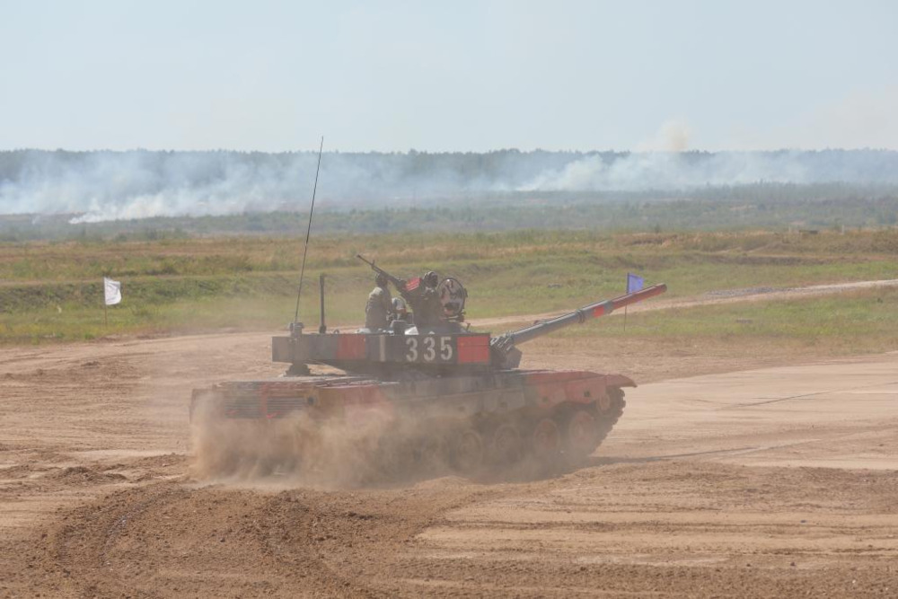 The Chinese team takes part in the tank biathlon of the International Army Games 2022 at the Alabino training ground in the Moscow region, Russia. (Xinhua) The Chinese team takes part in the tank biathlon of the International Army Games 2022 at the Alabino training ground in the Moscow region, Russia. (Xinhua)
