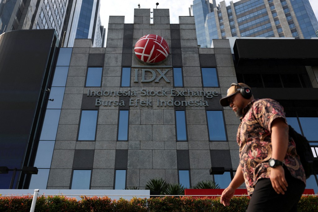 A man walks past the Indonesia Stock Exchange (IDX) building in Jakarta, April 8, 2025. REUTERS/Willy Kurniawan