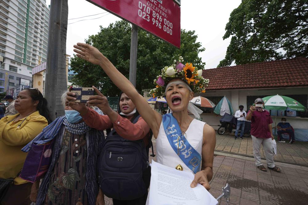 Cambodian American lawyer Theary Seng, dressed in a pageant costume that reads 'Lady Justice', shouts slogans outside Phnom Penh Municipal Court in Phnom Penh, Cambodia. (AP) Cambodian American lawyer Theary Seng, dressed in a pageant costume that reads 'Lady Justice', shouts slogans outside Phnom Penh Municipal Court in Phnom Penh, Cambodia. (AP)