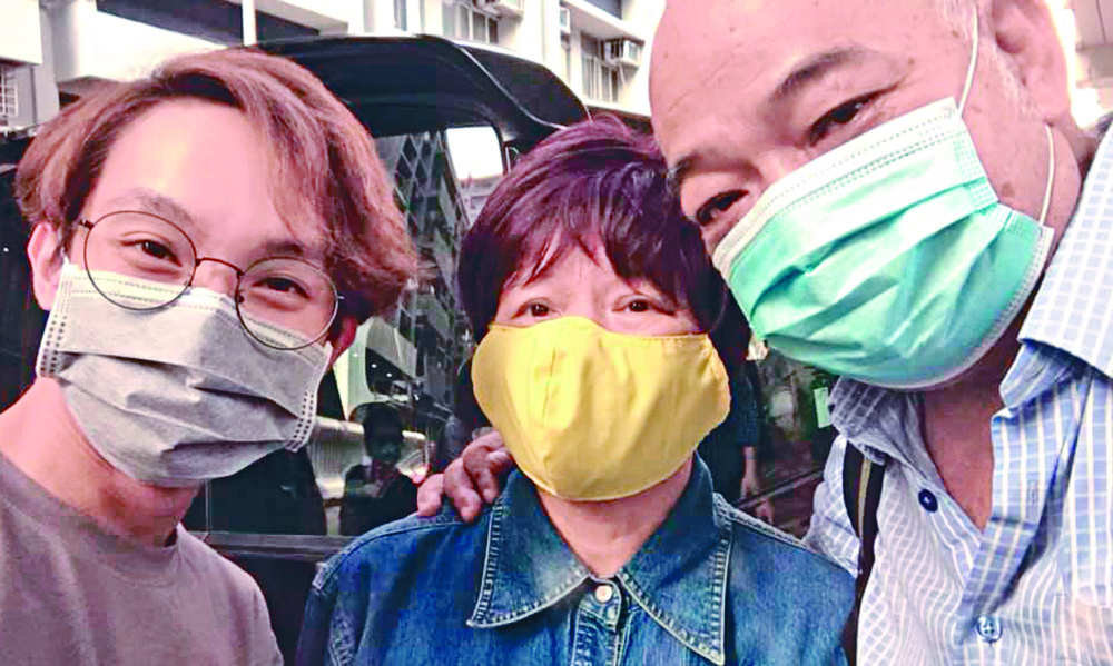 Christina Tang, flanked by Figo Chan and Bull Tsang, is released on bail. Top right: Chung Suet-ying, former assistant of Sixtus Leung and Yau Wai-ching. Christina Tang, flanked by Figo Chan and Bull Tsang, is released on bail. Top right: Chung Suet-ying, former assistant of Sixtus Leung and Yau Wai-ching.